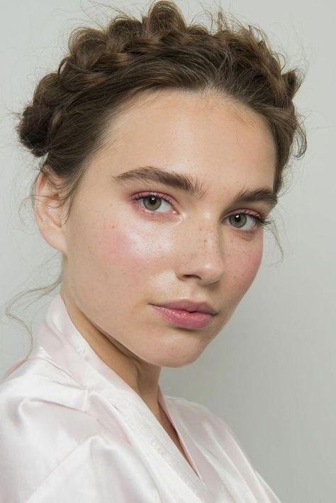 10 Makeup Looks That’ll Make You Glow This Summer No Mascara, Fall Makeup Trend, Summer Makeup Trends, Kim Basinger, Summer Makeup Looks, Honest Beauty, Juice Beauty, Glowy Skin, Natural Beauty Tips