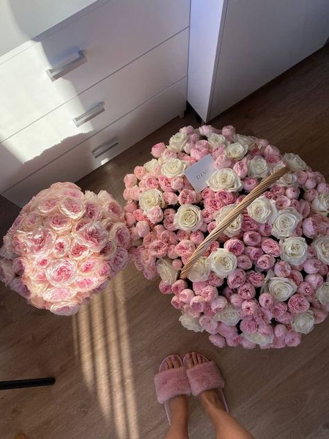 𝐕 on Twitter: "buy her flowers https://t.co/35yfqL95wN" / Twitter Boquette Flowers, Nothing But Flowers, Flower Therapy, Beautiful Bouquet Of Flowers, Luxury Flowers, Beautiful Bouquet, Love Flowers, My Flower, Pretty Flowers