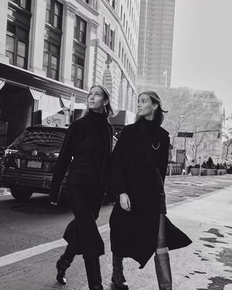 Street Fashion Photoshoot, Street Photography People, Nyc Spring, Sisters Photoshoot, Campaign Fashion, Bff Photoshoot, In Sync, Street Fashion Photography, Shooting Photo