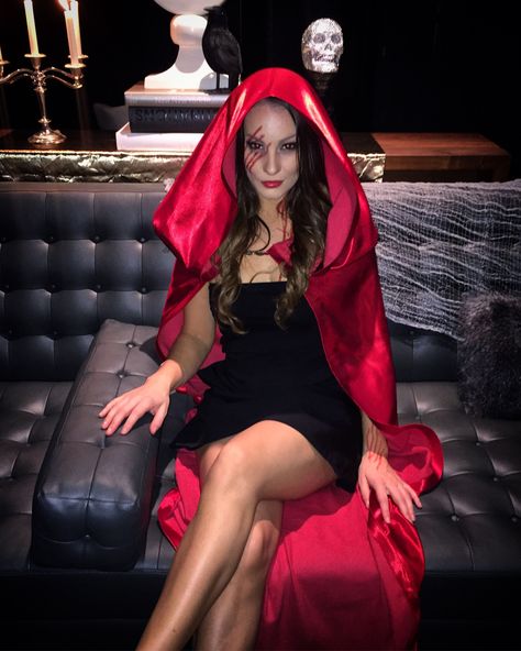 Gothic Red Riding Hood Costume, Red Cape Halloween Costumes, Little Red Riding Hood Hair, Little Red Riding Hood Costume Ideas, Red Ridding Hood Costume Women, Scary Little Red Riding Hood Costume, Cape Costume Ideas Women, Red Cape Costume Ideas, Red Riding Hood Costume Women's