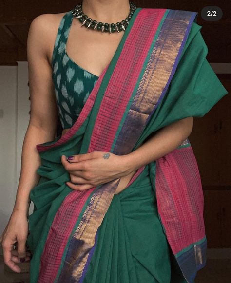 Kolkata Saree Look, Saree Combination, Simple Saree Designs, Fashionable Saree Blouse Designs, Indian Saree Blouses Designs, Saree Designs Party Wear, Indian Fashion Saree, Indian Dresses Traditional, Unique Blouse Designs