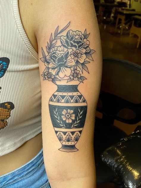 Traditional Vase Tattoos Color, American Traditional Vase With Flowers Tattoo, Traditional Vase With Flowers Tattoo, American Traditional Flower Vase Tattoo, Trad Vase Tattoo, Feminine Blackwork Tattoo, Vase Tattoo Color, American Traditional Tattoos Women Black, Traditional Flower Pot Tattoo