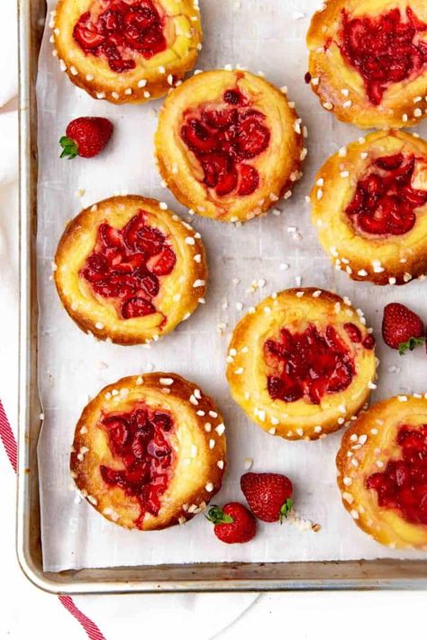 Beautiful Strawberry Custard Brioche Tarts, made with a rich, buttery brioche base, and topped with a creamy pasty cream and strawberries! A viennoiserie pastry that is absolutely irresistible. #TheFlavorBender #Brioche #BriocheTarts #StrawberryRecipe #FruitTart Strawberry Custard, Custard Buns, Cream And Strawberries, Mini Tart Pans, Brioche Bread, Strawberry Topping, Mini Tart, Custard Filling, Pan Meals