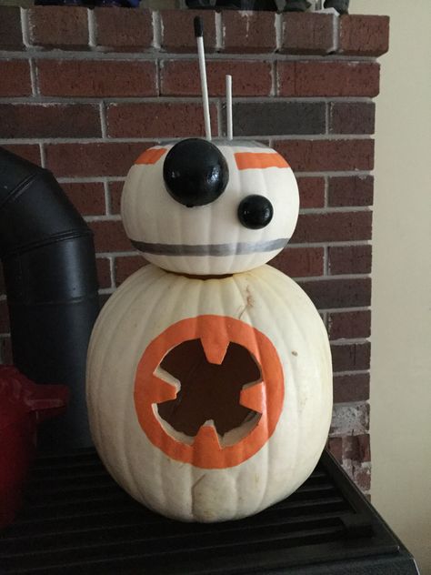 Bb8 Pumpkin, Church Halloween, Pumpkin Carvings, Star Wars Halloween, Fun Halloween Crafts, Star Wars Costumes, Pumpkin Ideas, Carving Ideas, Painted Pumpkins