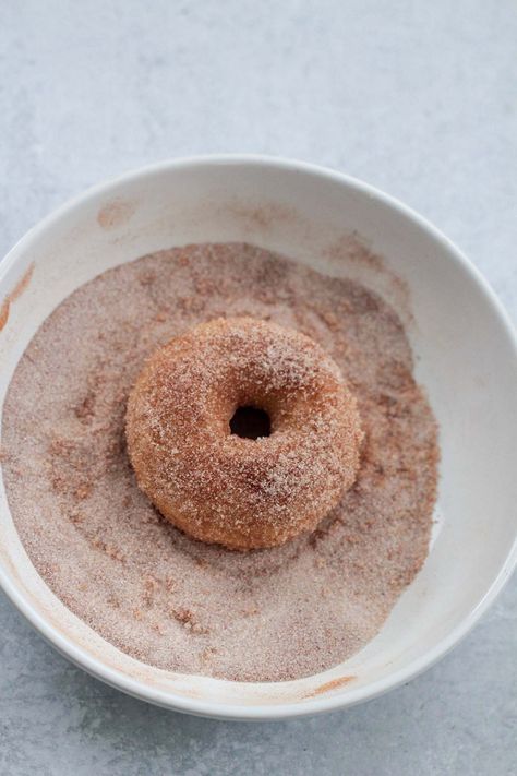 Baked Cinnamon Sugar Donuts Recipe, Sugared Doughnut, Cinnamon Sugar Donut Recipe, Cinnamon Sugar Donuts Baked, Donut Muffins Cinnamon Sugar, Cinnamon Sugar Donut Holes, Nutella Donuts, Powdered Donuts, Cinnamon Donuts