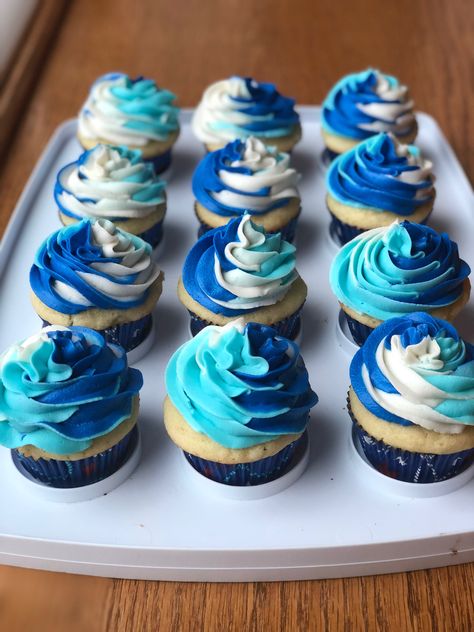 Multi Colored Cupcake Frosting, Cupcakes With Blue Frosting, Blue Cupcake Ideas, Color Cupcakes, Cake Piping Techniques, Adorable Cupcakes, Lacrosse Party, Brunch Garden, Boys Lacrosse