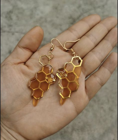 Dripping Honeycomb, Honeycomb Jewelry, Bee Honey, Bee Earrings, Hypoallergenic Earrings, Diy Shoes, Fantasy Jewelry, Girly Jewelry, Resin Jewelry