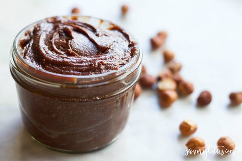 Healthy Nutella, Vegan Nutella, Homemade Nutella, Chocolate Hazelnut Spread, Chocolate Spread, How To Roast Hazelnuts, Food Advertising, Nutella Recipes, Hazelnut Spread