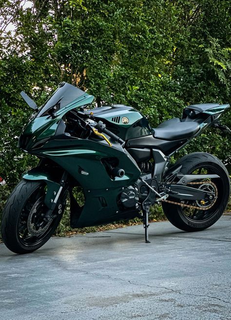 Custom Sport Bikes Motorcycles, Green Motorcycle, Tmax Yamaha, Motocross Love, Green Bike, Image Moto, Motorcross Bike, Bike Aesthetic, Custom Sport Bikes