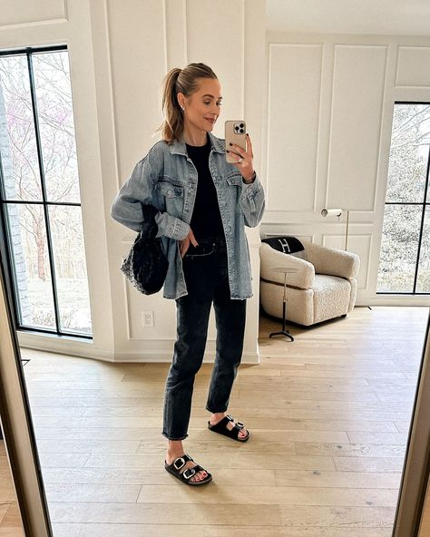 Oversized Shacket Outfit, Oversized Jean Jacket Outfit, White Jean Jacket Outfits, Shacket Outfit Women, Shirt Jacket Outfit, Oversized Denim Jacket Outfit, Black Tshirt Outfit, Denim Shirt Outfit, Shacket Outfit