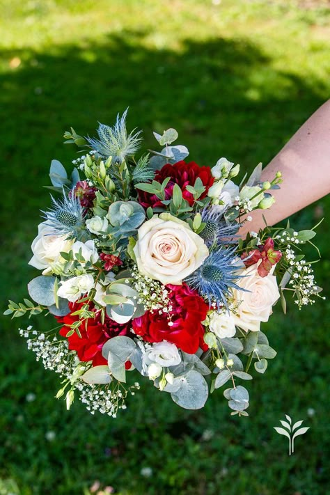 Blue Red Wedding, Bouquet Succulent, Blue Flower Arrangements, Blue Flowers Bouquet, Folk Wedding, Wedding Color Combinations, Bridal Bouquet Blue, Red Wedding Theme, Red Bouquet Wedding