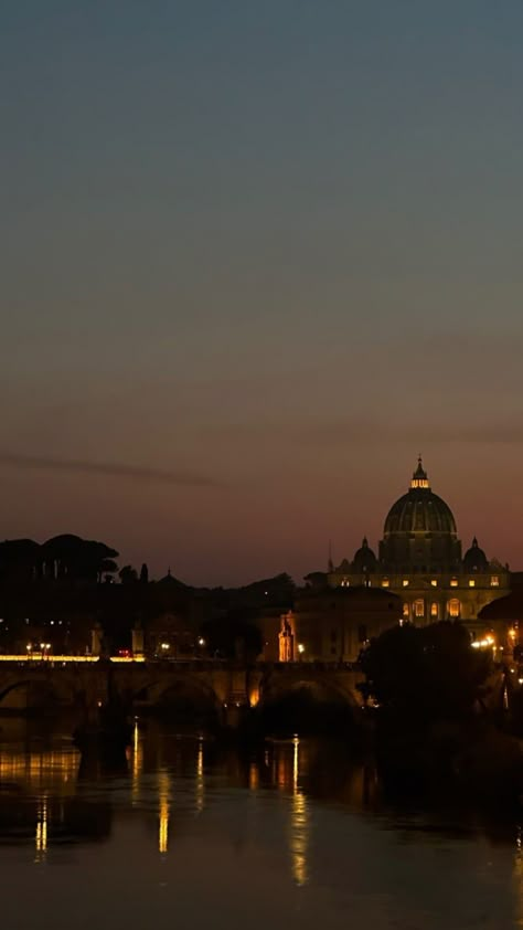 Roma Aesthetic Night, Writing Aestethic, Study Season, Roma Aesthetic, Italian Girl, Sky Pics, Romantic Dream, Night Vibes, Blue Hour