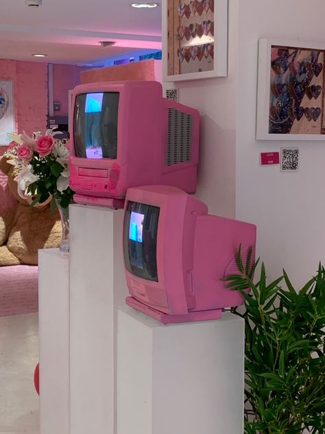 Pink Tv Aesthetic, Old Tv Aesthetic, Gelato Station, 90s Pics, Vaporwave Decor, Sophie Tea Art, Pink Aesthetic Cute, Pink Tv, Brand Activation Ideas