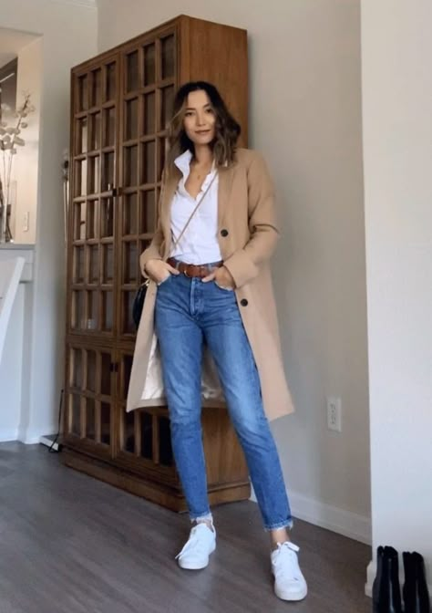 Jeans Button Up Shirt Women, White Shirt Autumn Outfit, Button Up Shirt And Cardigan Outfit, Dressing Up A White Button Up, White Top And Jeans Outfit Winter, White Button Down Casual Outfit, Tucked In Button Up, White Button Down Winter Outfit, Sporty Classic Outfits