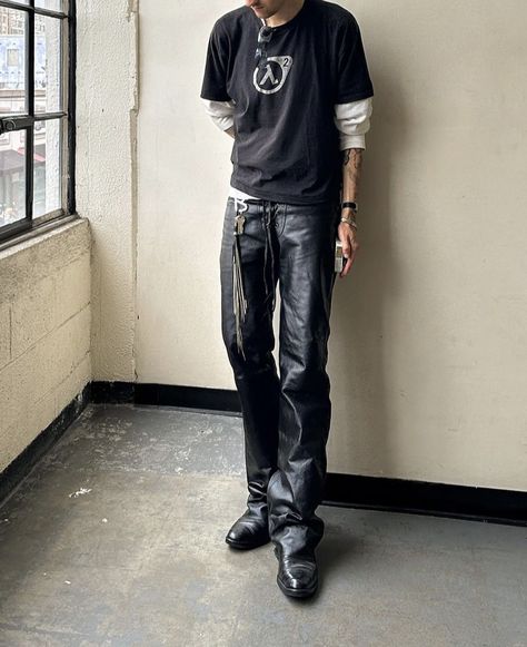 80s Rocker Outfit Men, Leather Daddy Fashion, Soft Punk Outfits Men, 90s Alternative Fashion Men, Alternative Mens Outfits, Casual Punk Outfits Men, Rock Star Outfit For Men, Rockstar Outfits Men, Metal Style Men