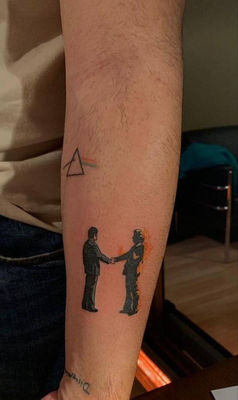 Pink Floyd Tatto Classic Rock Inspired Tattoos, Matching Rock Tattoos, Music Based Tattoos, Rock Band Inspired Tattoos, Indie Rock Tattoo, Rock Tattoos For Women, Rock Band Tattoo Designs, Classic Rock Tattoo Ideas, Think Outside The Box Tattoo