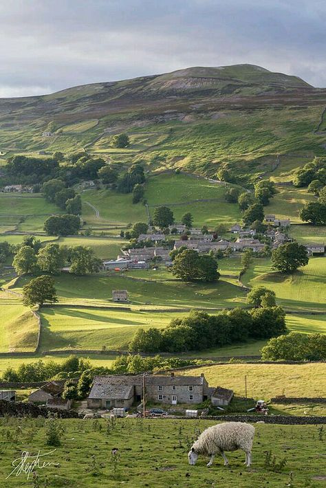 Yorkshire England North Yorkshire Moors, Grassington Yorkshire Dales, England Landscape, England Countryside, British Countryside, Yorkshire Dales, Yorkshire England, England And Scotland, England Uk