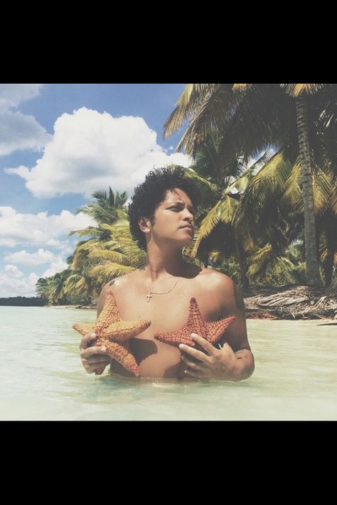 baee Bruno Mars Shirtless, Mars Wallpaper, Bruno Mars Concert, Photo Of The Day, Bruno Mars, Man Crush, Little Mermaid, Future Husband, The Little Mermaid