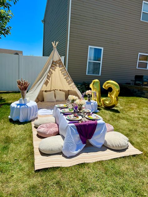 Teepee Tent Outdoor, Teepee Picnic, Teepee Camping, Pink Picnic, Luxury Picnics, Picnic Birthday Party, Teepee Party, Hotel Ideas, Picnic Birthday