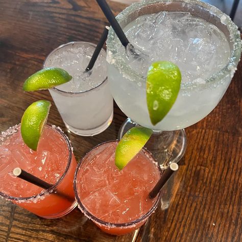 margaritas Pretty Alcoholic Drinks, Spirit Drink, Happy Soul, Food Obsession, Yummy Drinks, Alcoholic Drinks, Good Food, Drinks, Quick Saves