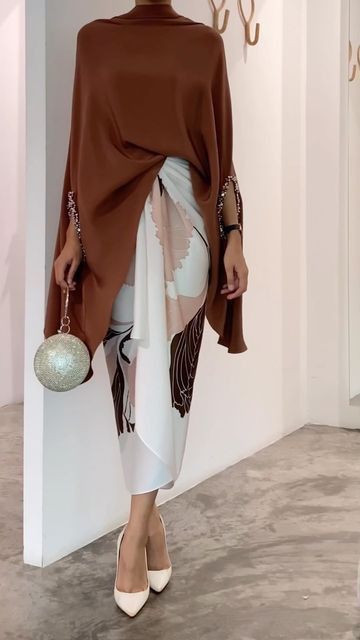 Mode Ab 50, Elegant Dresses Classy, Modesty Fashion, Muslimah Fashion Outfits, Muslimah Fashion, Modest Fashion Outfits, Abayas Fashion, Moda Vintage, Looks Chic