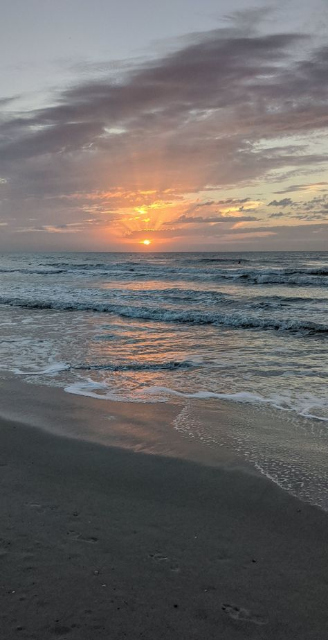 Calmness Wallpaper Aesthetic, My Day Background Aesthetic, Pictures That Calm You Down, Calm Sky Aesthetic, Wallpaper Sunrise Mornings, Beach Calm Aesthetic, Peaceful Beach Aesthetic, Sunrise At The Beach Aesthetic, Sunrise Beach Pictures Instagram