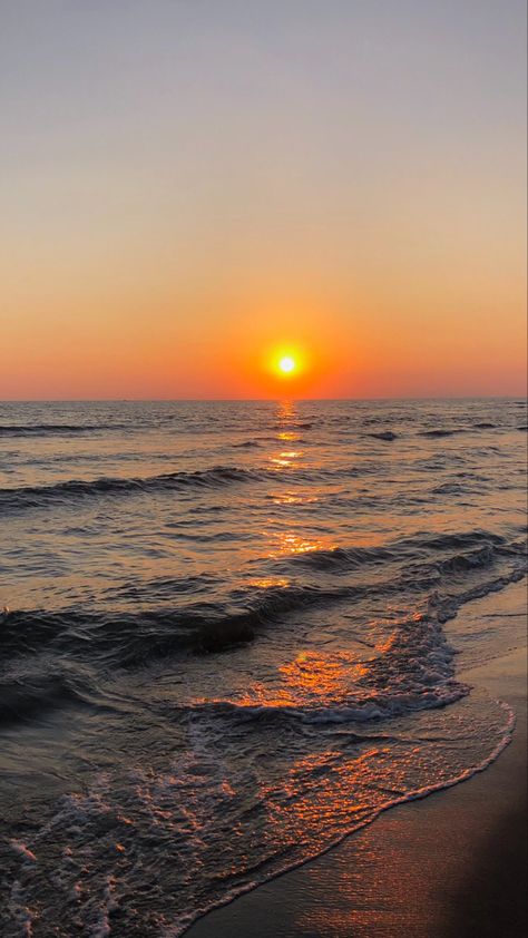 Sun Set Ocean, Plage Aesthetic, Sunset Beach Aesthetic, Sunset Holiday, Sunrise On The Beach, Sunsets Beach, Sea Sunrise, Beach Instagram Pictures, Beach Sunset Wallpaper