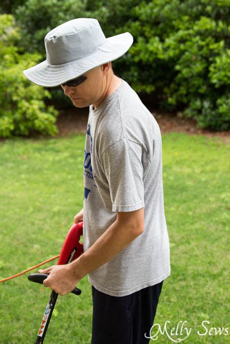 How to make a pattern and sew a hat - with a free template for any style. Fishing Hat Pattern, Sew A Hat, Sew Hat, Sunhat Pattern, Mens Hat Pattern, Millinery Diy, Melly Sews, Sewing Men, Sewing Hats