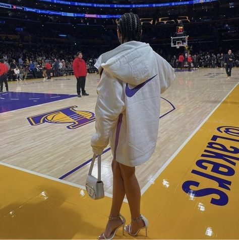 Wife Aesthetic Wallpaper, Nba Girlfriend, Lotus Dupree, Nba Wife Aesthetic, Alexis Braun, Basketball Wife Aesthetic, Aesthetic Nba, Nba Wife, Basketball Wife