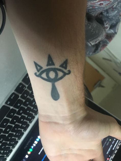 [BoTW] People liked my Skulltula Tattoo so what about my sheika Mark? Zelda Oot Tattoo, Skulltula Tattoo, Smash Bros Tattoo, Zelda Botw Tattoo, Breath Of The Wild Tattoo, Botw Tattoo, Loz Tattoo, Zelda Tattoo Ideas, Zelda Sleeve