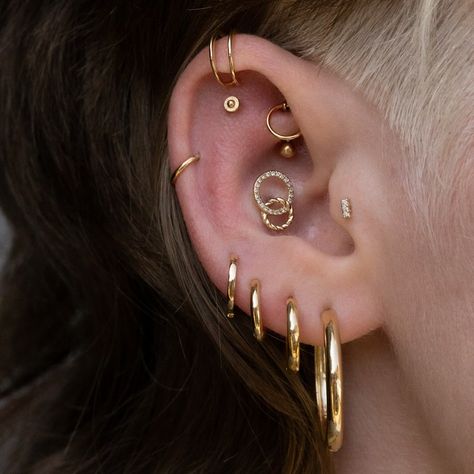 F R E S H G L A M O U R Stacked with our finest cyclical designs, this curation speaks to the curve of limitation and where it can take us ♾️ Stacked Lobe Piercing, Ear Curation, Piercing Inspo, Cute Piercings, Dope Jewelry, Pierced Jewelry, Ear Jewelry, Piercing Jewelry, Earings Piercings