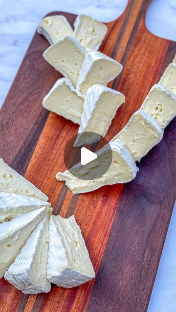 Emily Love Leserman on Instagram: "four ways to style brie⁣ ⁣ it is not my favorite (I love salt too much), but brie is always a crowd pleaser. legend has it that in the 8th century, french emperor charlemagne first tasted this soft cheese at a monastery in Reuil-en-Brie. it was love at first bite. and as it is with all things, the favorites of kings become the favorites of the people⁣ ⁣ the styles:⁣ 1. the fanned wheel ⁣ 2. the ladies fainting fan⁣ 3. the braid ⁣ 4. the brie river⁣ ⁣ if you use any of these techniques please tag me @makefoodlovely  ⁣ I brie-lieve in you!⁣ em" Brie Cheese Appetizer, Brie Wheel, Brie Cheese Recipes, Cheese And Cracker Tray, Cheese Triangles, Ramadan Desserts, Brie Appetizer, Easy Recipies, Cheese Display