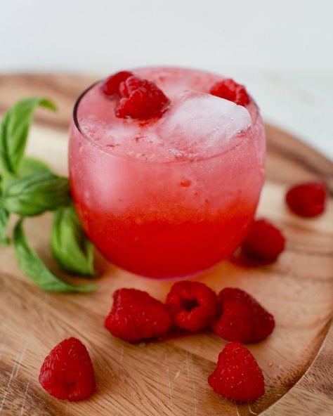 Raspberry Elderflower Gin and Tonic: A summery spin on a classic Gin + Tonic cocktail recipe, with St-Germain liqueur and fresh muddled raspberries! Raspberry Gin Cocktail, Gin And Tonic Recipe, Elderflower Recipes, Gin Tonic Cocktail, Acv Drink, Elderflower Cocktail, St Germaine, Raspberry Gin, Raspberry Cocktail