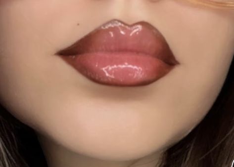 Hoco Makeup Lips, Pouty Lip Makeup, Makeup Looks Lip Liner, Round Cupids Bow Lips Makeup, Red Lipliner Combo, Red Lip Combos For Light Skin, Prom Lip Combo, 2000s Lip Combo, Y2k Lip Combo