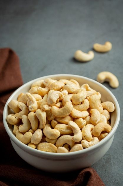 Free photo raw cashews nuts in bowl on d... | Free Photo #Freepik #freephoto #cashew-nuts #cashew #food-ingredients #nuts Cashew Nuts Photography, Cashew Photography, Nuts Photography, Cashews Benefits, Banana Shake, Raw Nuts, Nut Bowl, Dried Figs, Happy Rakshabandhan