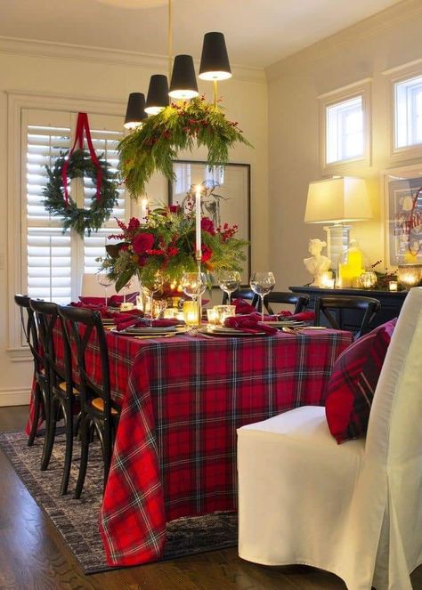 Tartan Dining Room, Plaid Christmas Table Decor, Festive Living Room, Christmas Dining Room Decor, Tartan Plaid Christmas, Christmas Tartan, Christmas Dining Room, Plaid Tablecloth, Cozy Christmas Decor