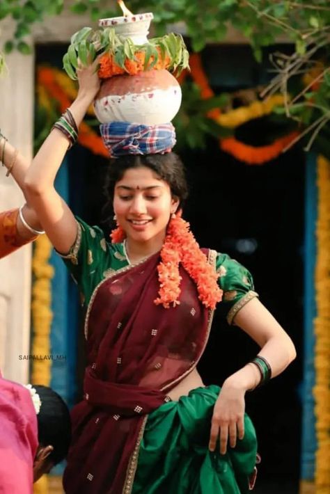 Sai pallavi / Sai Pallavi Senthamarai Kannan | One among the most accomplished South Indian actress and Daner from Coimbatore, Tamil Nadu Sai Pallavi Hd Images, Sai Pallavi, Half Saree Designs, Desi Clothes, Elegant Blouse Designs, Cricket Bat, Cycle 3, Beautiful Dresses For Women, Dancing Queen