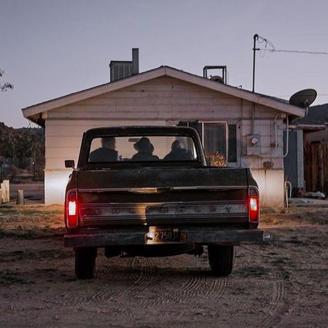 Trailer Trash Aesthetic, The Outsiders Aesthetic, Darrel Curtis, Outsiders Aesthetic, Trailer Park Trash, Southern Gothic Aesthetic, Cowboy Like Me, Western Gothic, Midwest Emo