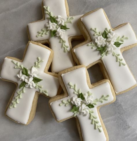 Easter Cross Sugar Cookies Decorated, Cross Sugar Cookies Decorated, Cross Cookies Decorated Royal Icing, Cookies Bautismo, Baptism Desserts, First Communion Cookies, Cross Cookie, Communion Cookies, Christening Cookies