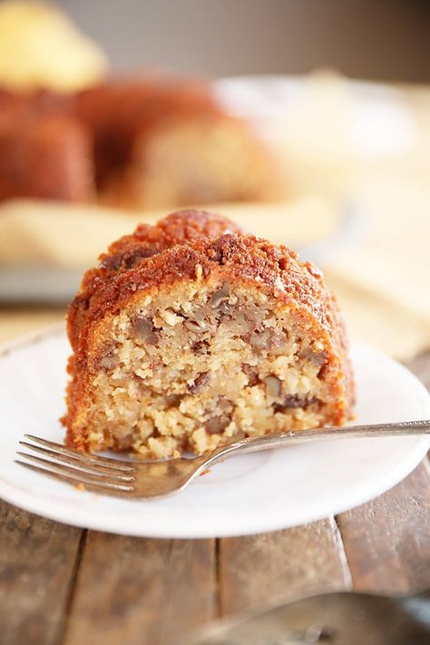 This Old Fashioned Vanilla Wafer Cake is the vintage recipe you remember. Made with crushed Nilla wafers, coconut, and pecans, this dense, rich, Bundt cake is full of memories! Vanilla Wafer Cake, Caramel Pound Cake, Wafer Cake, Orange Juice Cake, Sand Cake, Vanilla Wafer, Nilla Wafers, Cream Cheese Pound Cake, Cake Bites