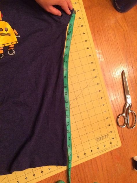 How to Make a Shirt Bigger by Adding Side Panels : 4 Steps (with Pictures) How To Make A Blouse Bigger, How To Size Down A Shirt, Make A Shirt Bigger, Altering Clothes Bigger, Denim Alterations, Alter Clothing, Free Halloween Crochet, Witch Amigurumi, Tee Shirt Crafts