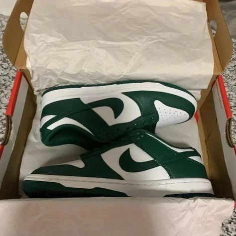 Nike dunk low top Retro Varsity Green High Top Nikes, Dunk Low Michigan, Leopard Nikes, Air Max 90 Leather, Dunk Lows, Nike Air Women, Air Max 90 Women, Nike Vomero, Track And Field Shoes