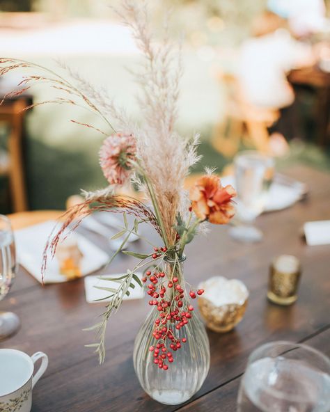 Pampas grass is becoming more trendy in the interior decor world, as well as the wedding trend world. Click to see many ways you can use pampas grass throughout your wedding decor - whether it be in your wedding table decor, wedding bouquet, or even with in a flower crown. Pampas grass if perfect for a beachy, bohemian, rustic wedding. #Wedding #WeddingIdeas #PampasGrass #WeddingDetails #WeddingDecor #WeddingTrends #Unique | Martha Stewart Weddings Flores Do Altar, Foliage Bouquet, Altar Flowers, Grass Wedding, Arch Flowers, Unique Wedding Flowers, Wedding Floral Centerpieces, Flower Centerpieces Wedding, Ceremony Flowers