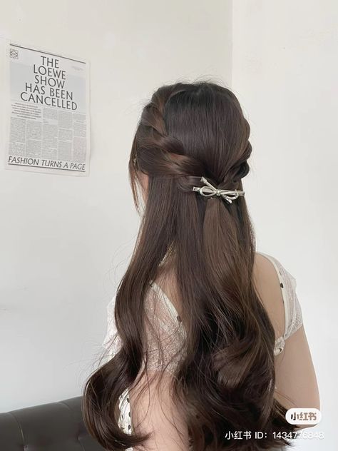 Skincare Korea, Hair Style Korea, Hair Inspiration Long, Easy Hairstyles For Medium Hair, Hair Arrange, School Hairstyles, Hair Tutorials Easy, Back To School Hairstyles, Hair Up Styles