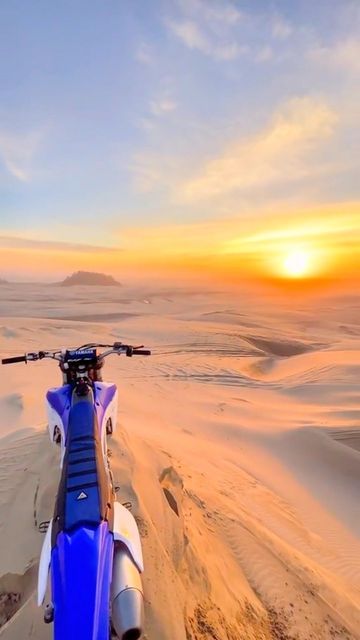 Bike Life Wallpaper, Dirt Bike Aesthetic, Bike Wallpaper, Motocross Love, Bike Aesthetic, Fast Life, Motorcycle Wallpaper, Story Ig, Dream Lifestyle