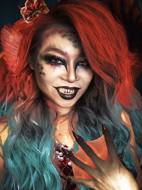 Here's my Spooky Glam Siren look!😎🧜🏻‍♀️ Siren Makeup Mermaid Scary, Evil Siren Makeup, Siren Costume Ideas, Evil Ariel, Dark Siren Makeup, Dark Siren Costume, Siren Ideas, Spooky Mermaid, Siren Halloween