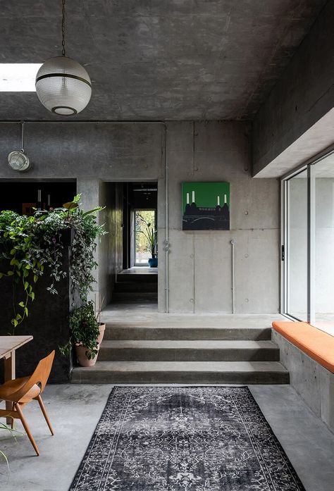 Concrete Loft House, Concrete Walls Interior Living Room, Modern Concrete House, Brutalist House, Raw Architecture, Brutalist Interior, Architecture Workshop, Mind Movie, Concrete Effect Paint