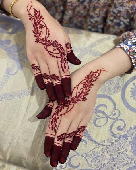 Henna Tunang Simple, Simple Henna Wedding, Inai Pengantin Simple Merah, Red Mehendi Designs, Simple Wedding Henna Designs, Henna Wedding Maroon, Henna Wedding Designs, Henna Wedding Simple, Henna Bridal Designs