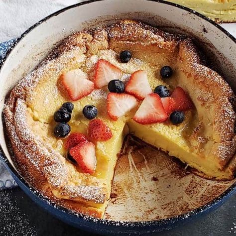 Made this and really wasn't happy with it. It wasn't Bad but that eggy Custard flavor and crispy sides that rise are lost with the addition of the sourdough starter. Hubby thought it was ok but not ok enough to have a second slice. I can hardly stop him from eating it all with a traditional dutch baby! Dutch Baby Pancakes, Savory Dutch Baby, Dutch Baby Pancake Recipe, Baby Recipe, Dutch Baby Recipe, Desayuno Keto, Baby Pancakes, German Pancakes, Sourdough Starter Discard Recipe