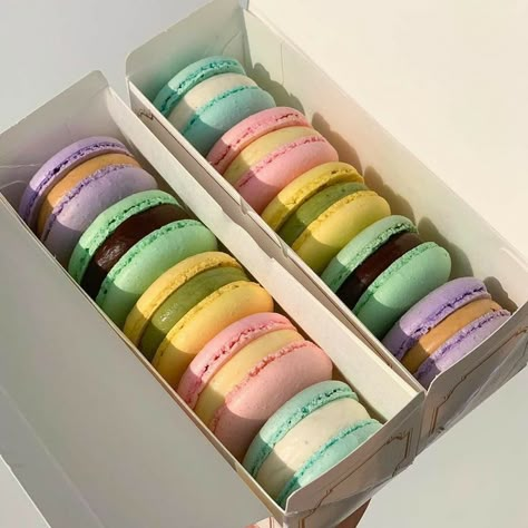 Kue Macaroon, Korean Dessert, French Cookies, Pastel Cupcakes, Colorful Desserts, Only Aesthetic, Macaron Recipe, Think Food, Cute Desserts